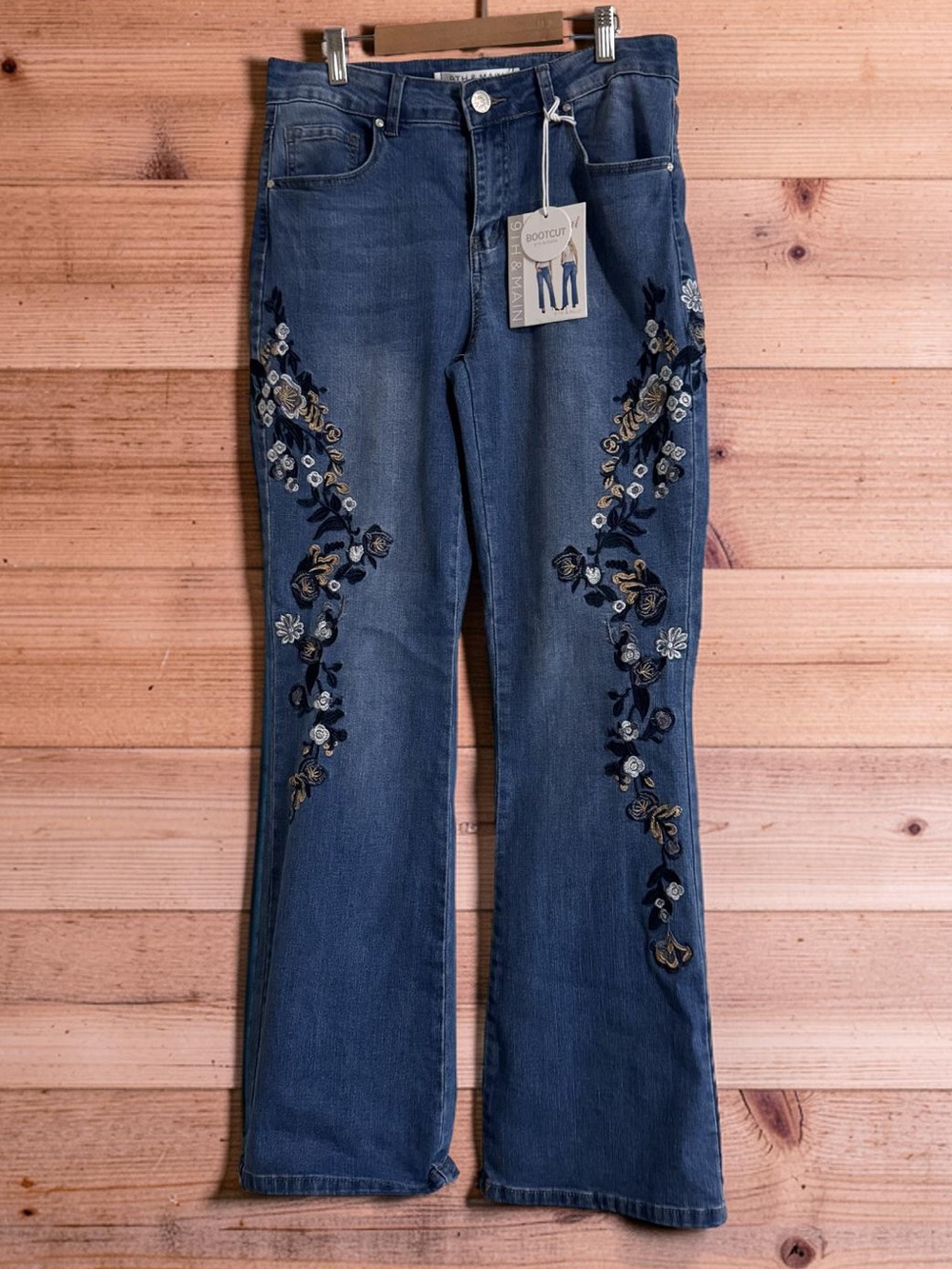 Embroidered,body shaping floral design,medium Blue Bootcut Jeans SZ 12,stretchy